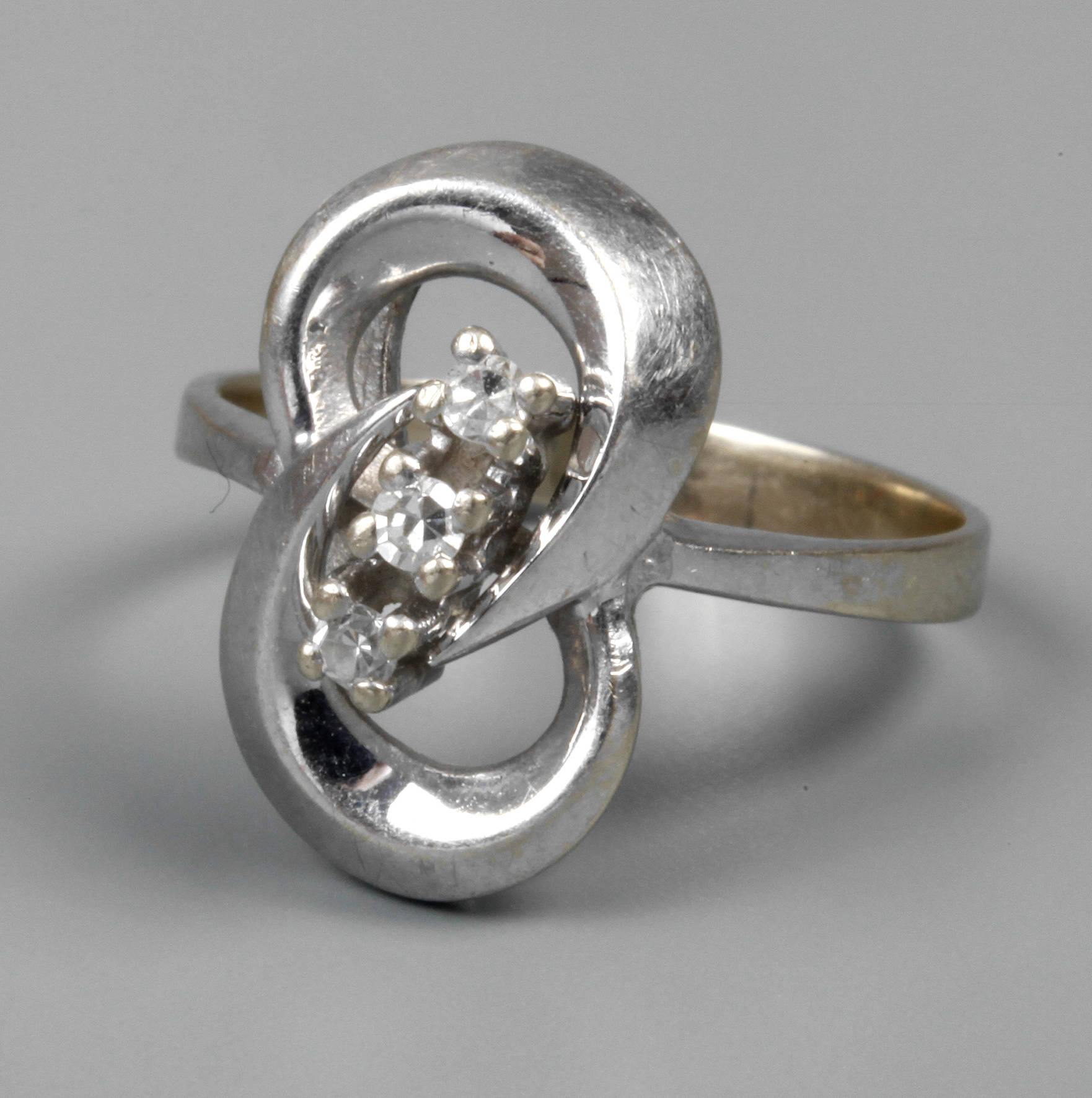 Damenring mit Diamanten