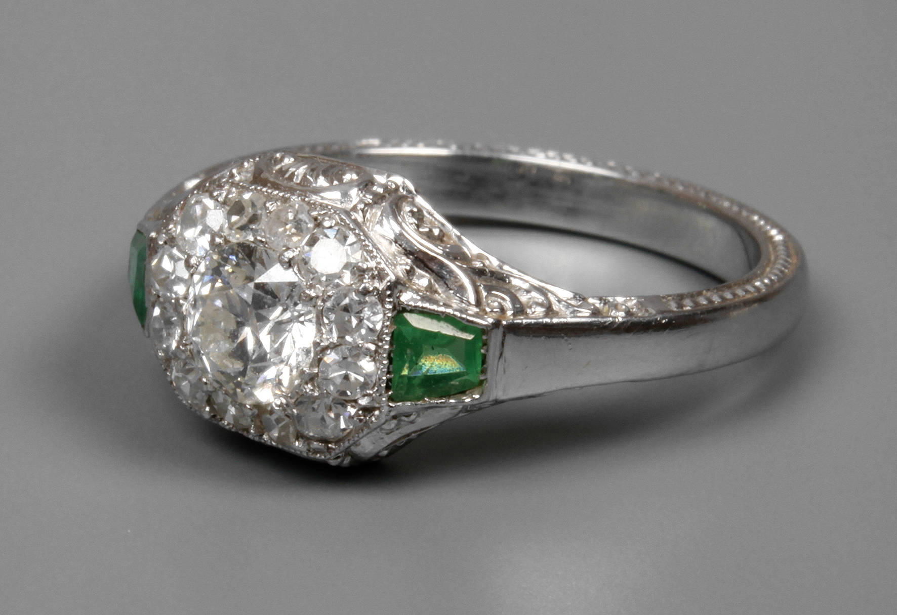 Platinring mit Diamanten von zusammen ca. 0,65 ct