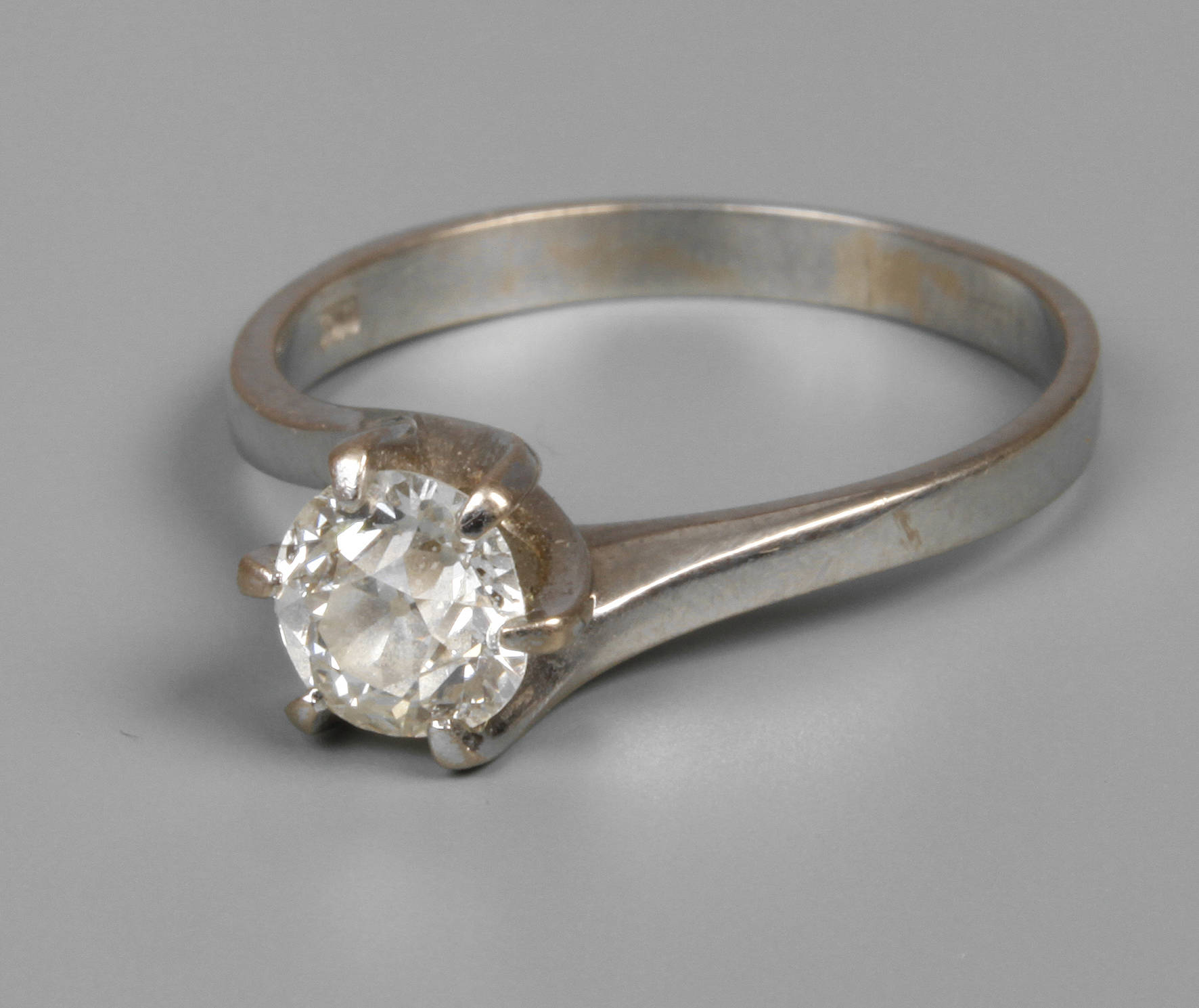Solitärring mit Diamant von ca. 0,7 ct