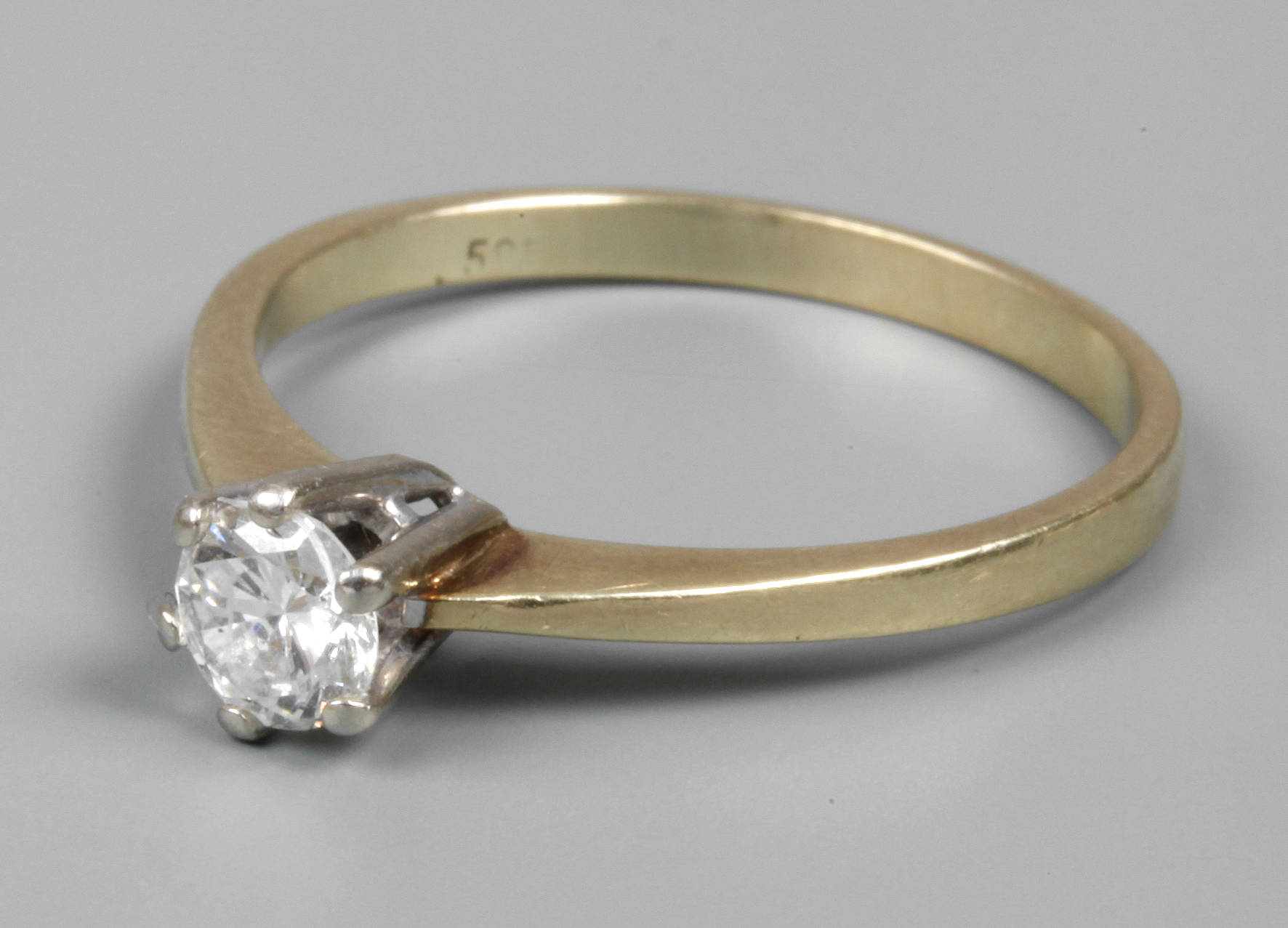 Solitärring mit Brillant von ca. 0,45 ct