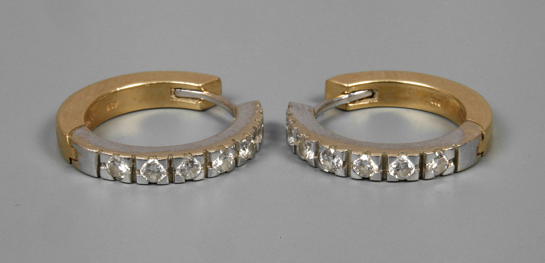 Paar Creolen mit Brillanten