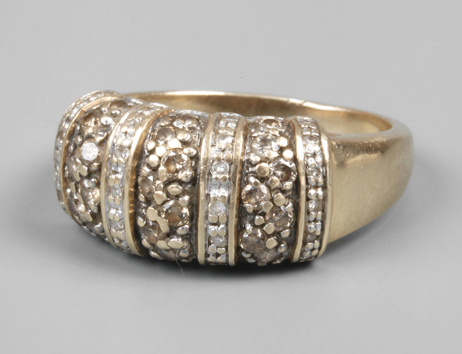 Damenring mit cognacfarbenen Brillanten