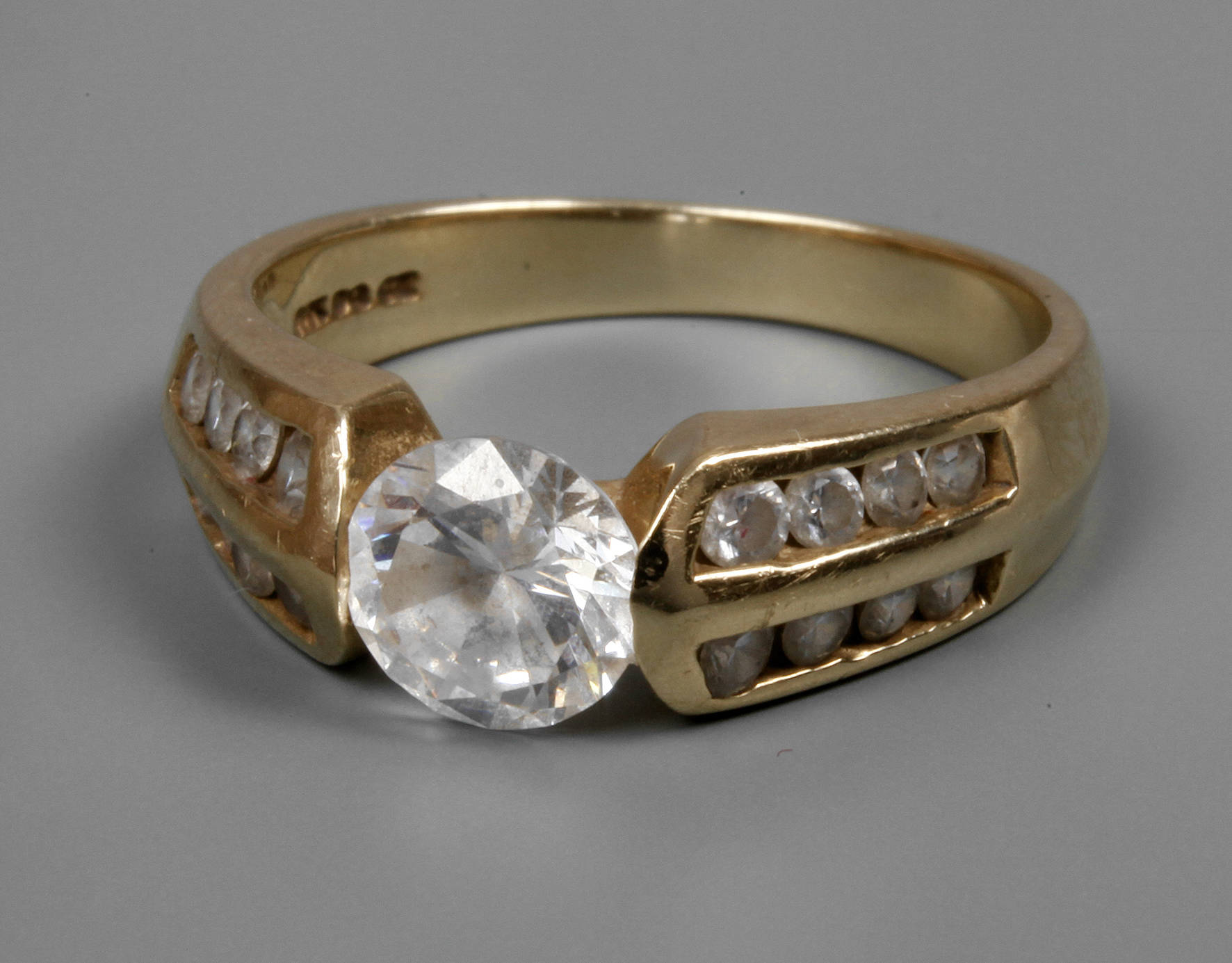 Damenring mit Zirkonia