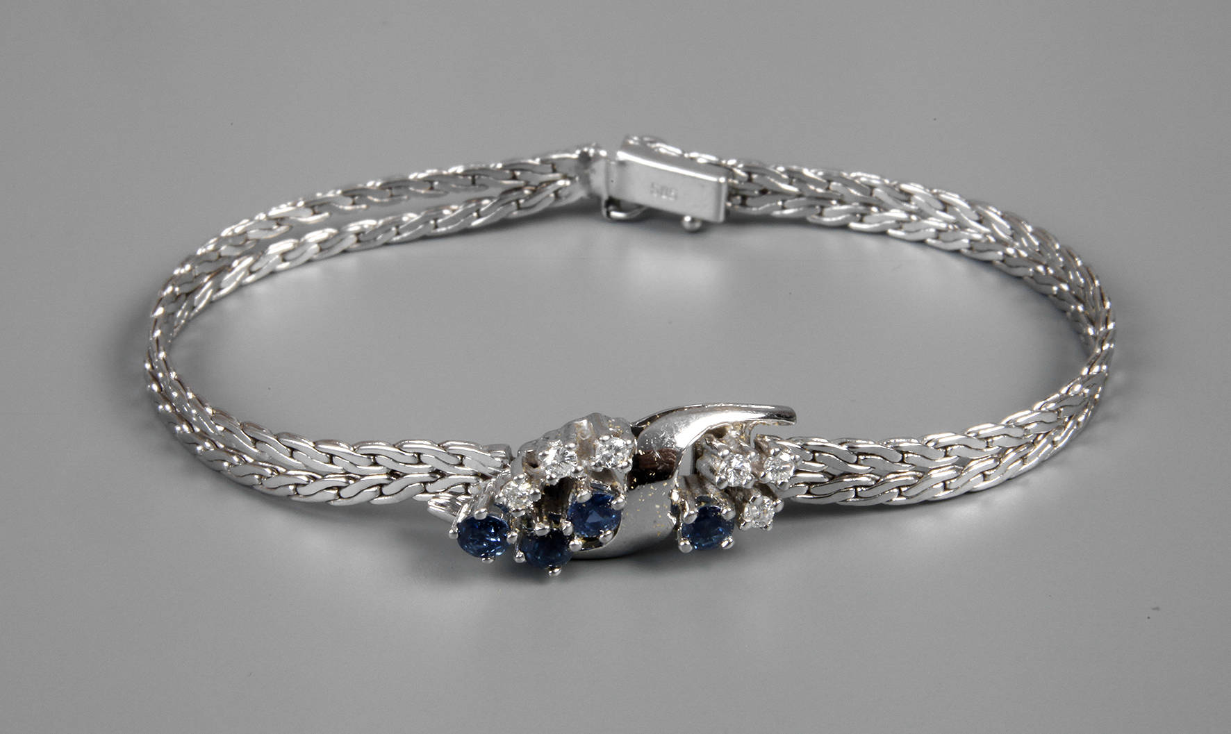 Armband besetzt mit Brillanten und Saphiren
