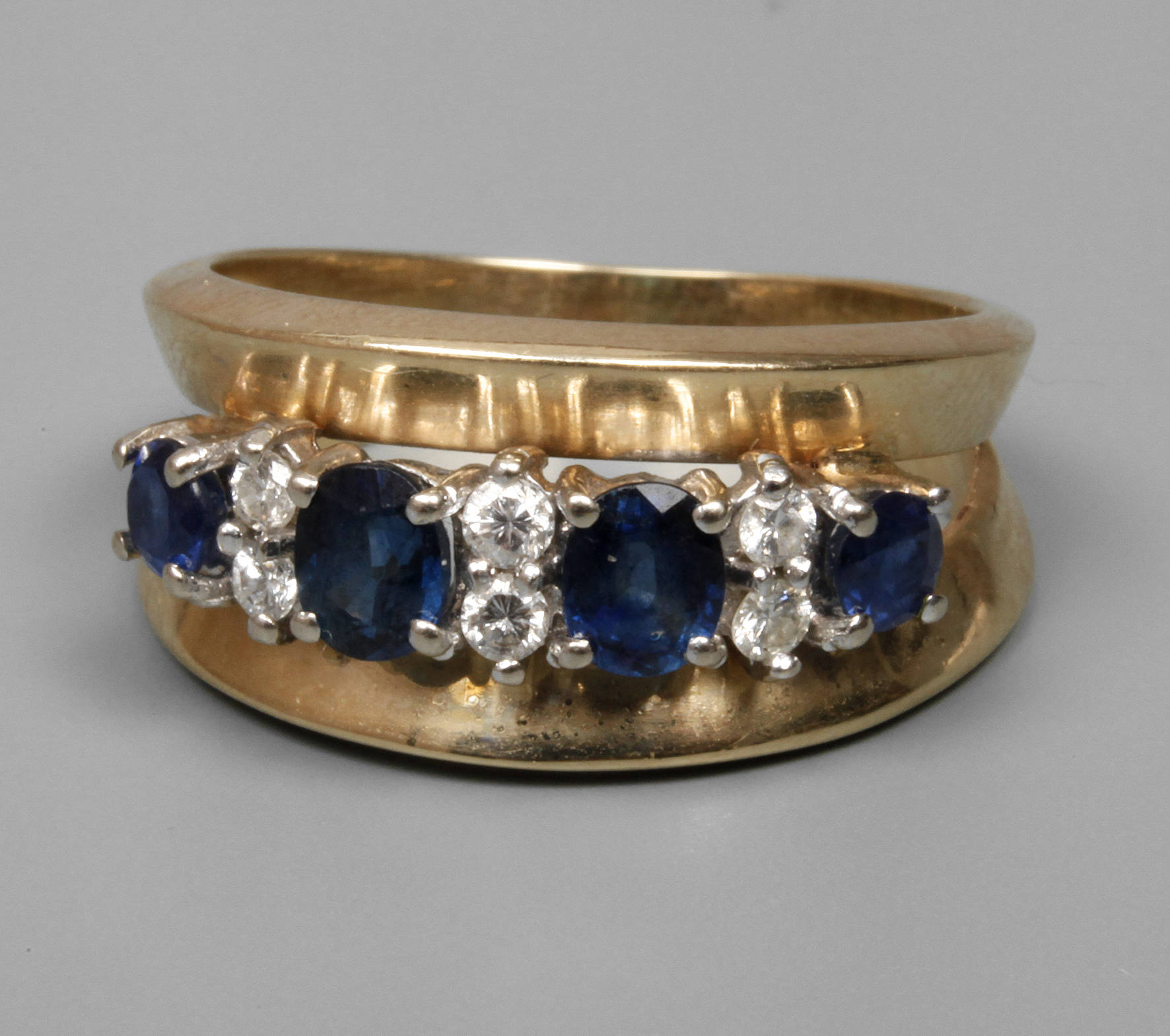 Damenring mit Saphiren und Brillanten