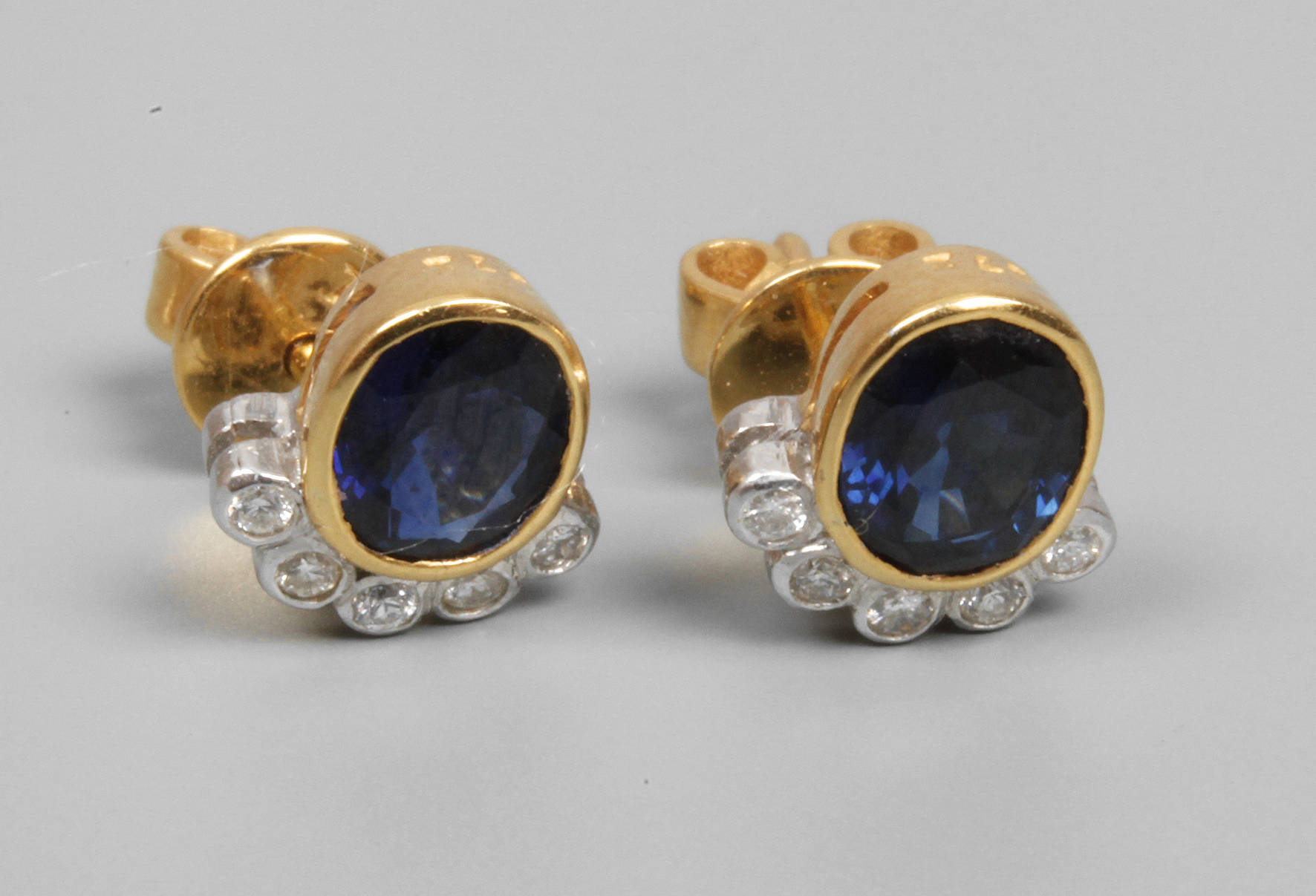 Paar Ohrstecker mit Sahiren