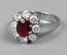 Feiner Damenring mit Rubin und Brillanten