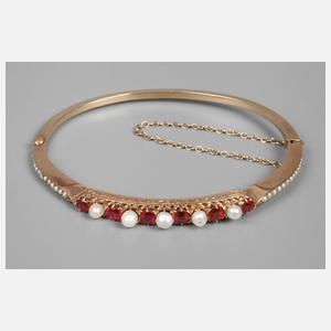 Feiner Armreif mit Rubinen und Perlen