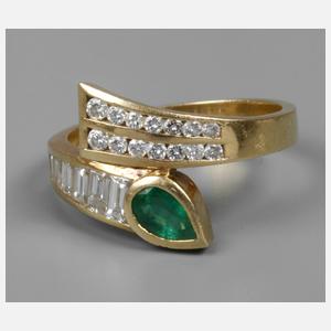 Damenring mit Smaragd und Diamanten