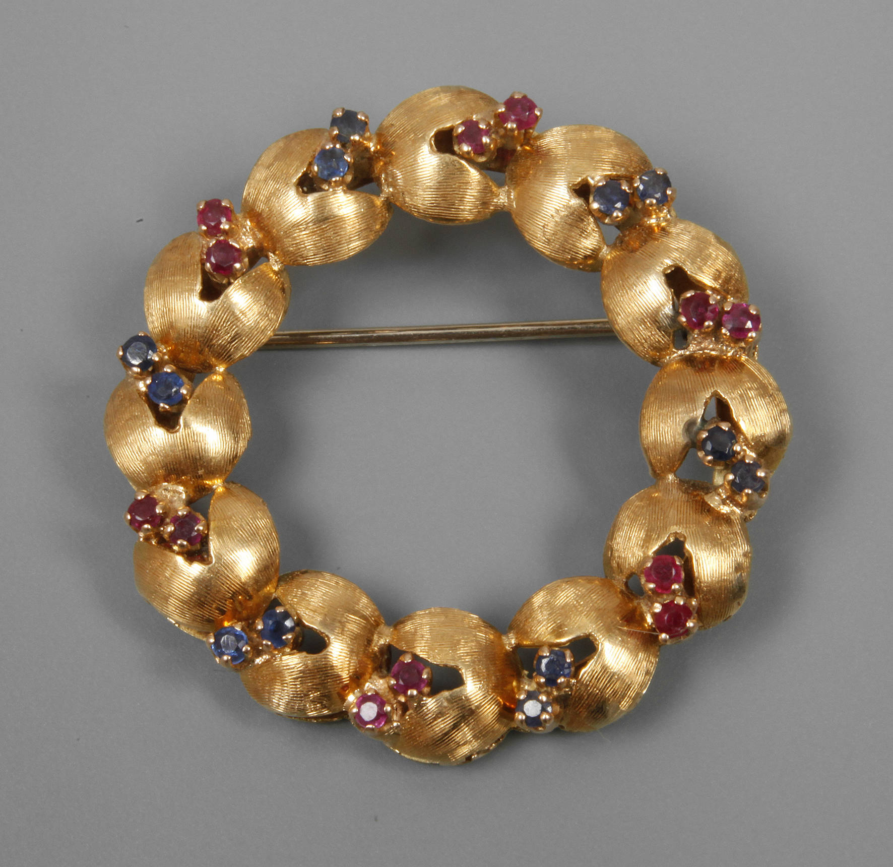 Kranzbrosche mit Steinbesatz