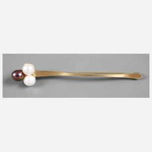 Brosche mit Perlen