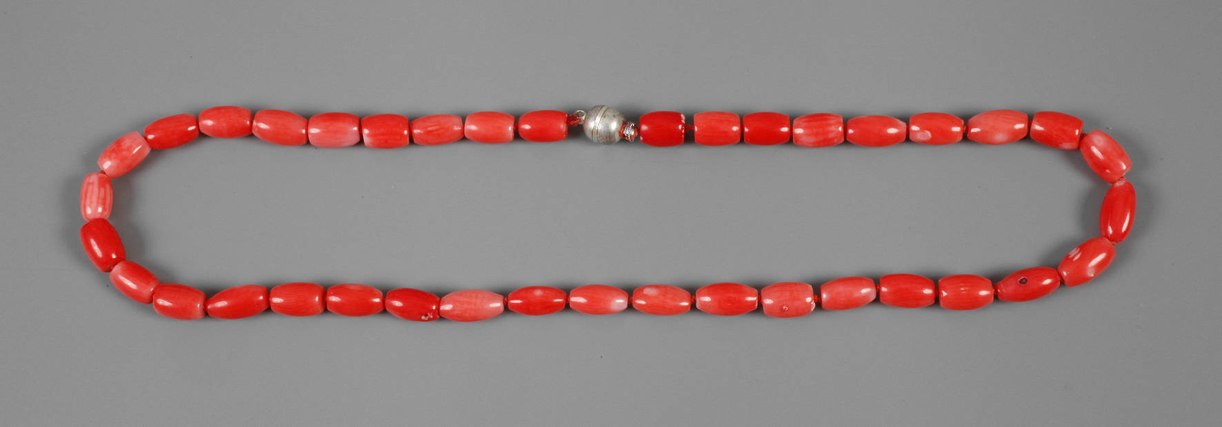 Lachsfarbene Korallenkette