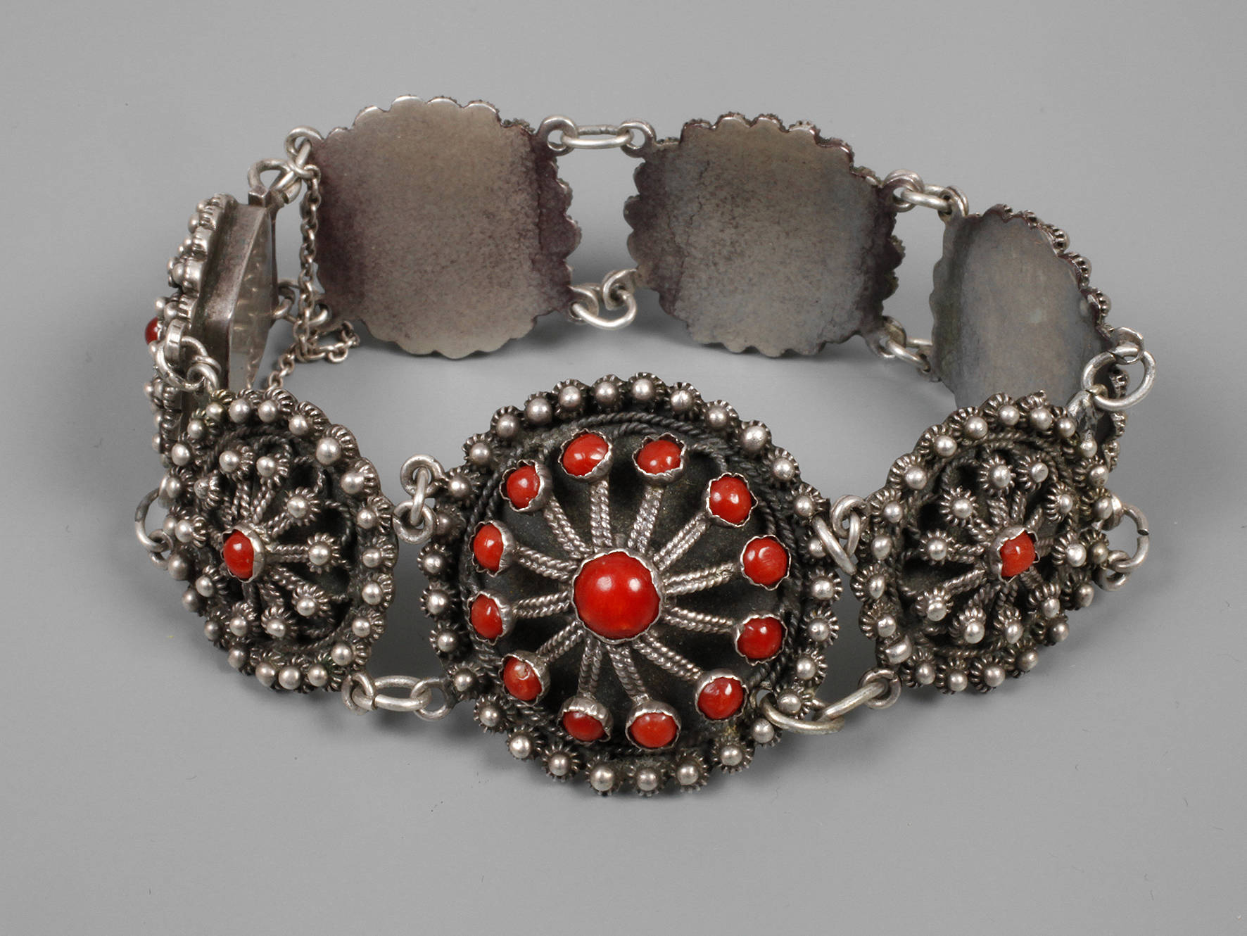 Armband mit Korallen