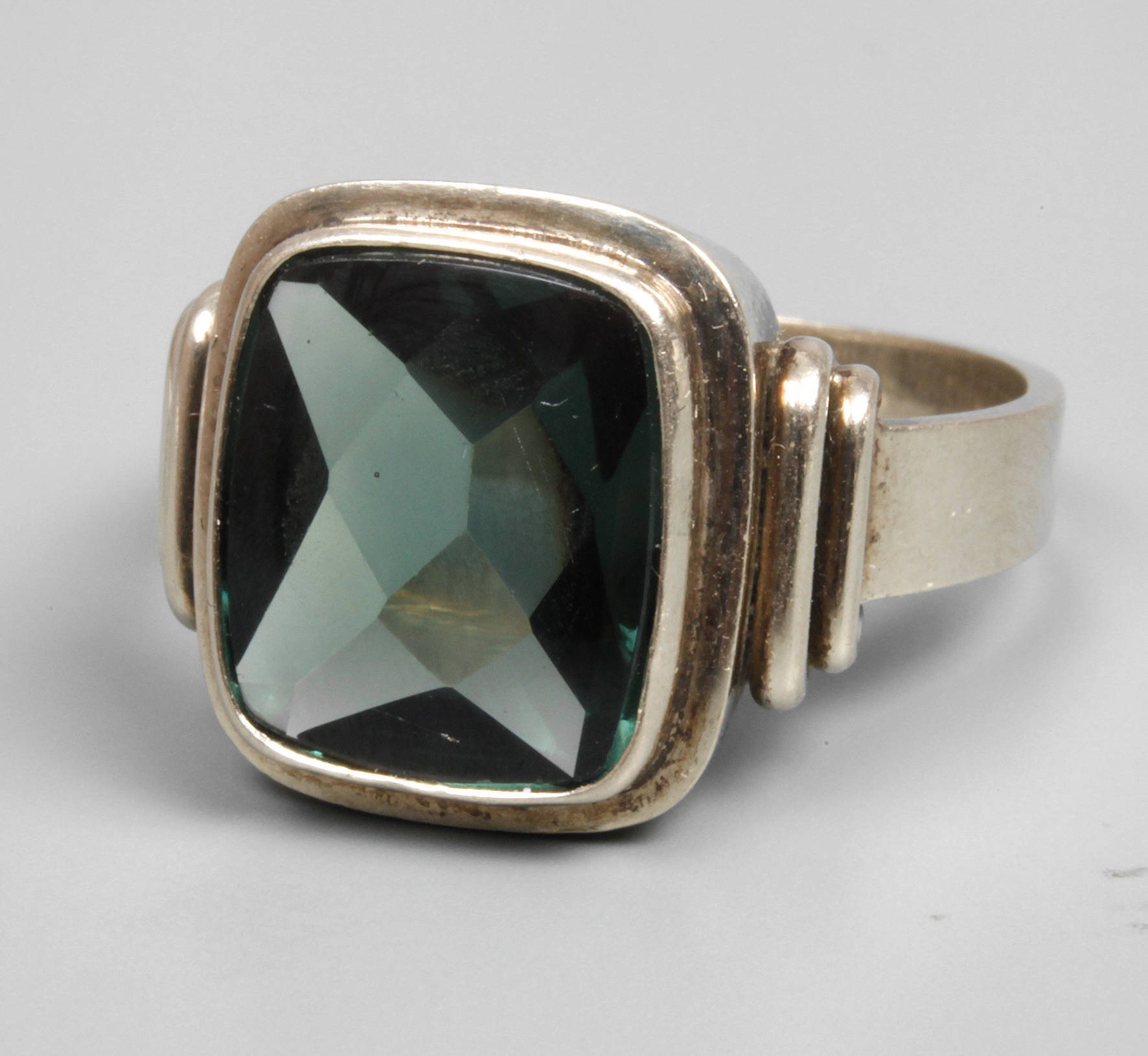 Herrenring mit Steinbesatz