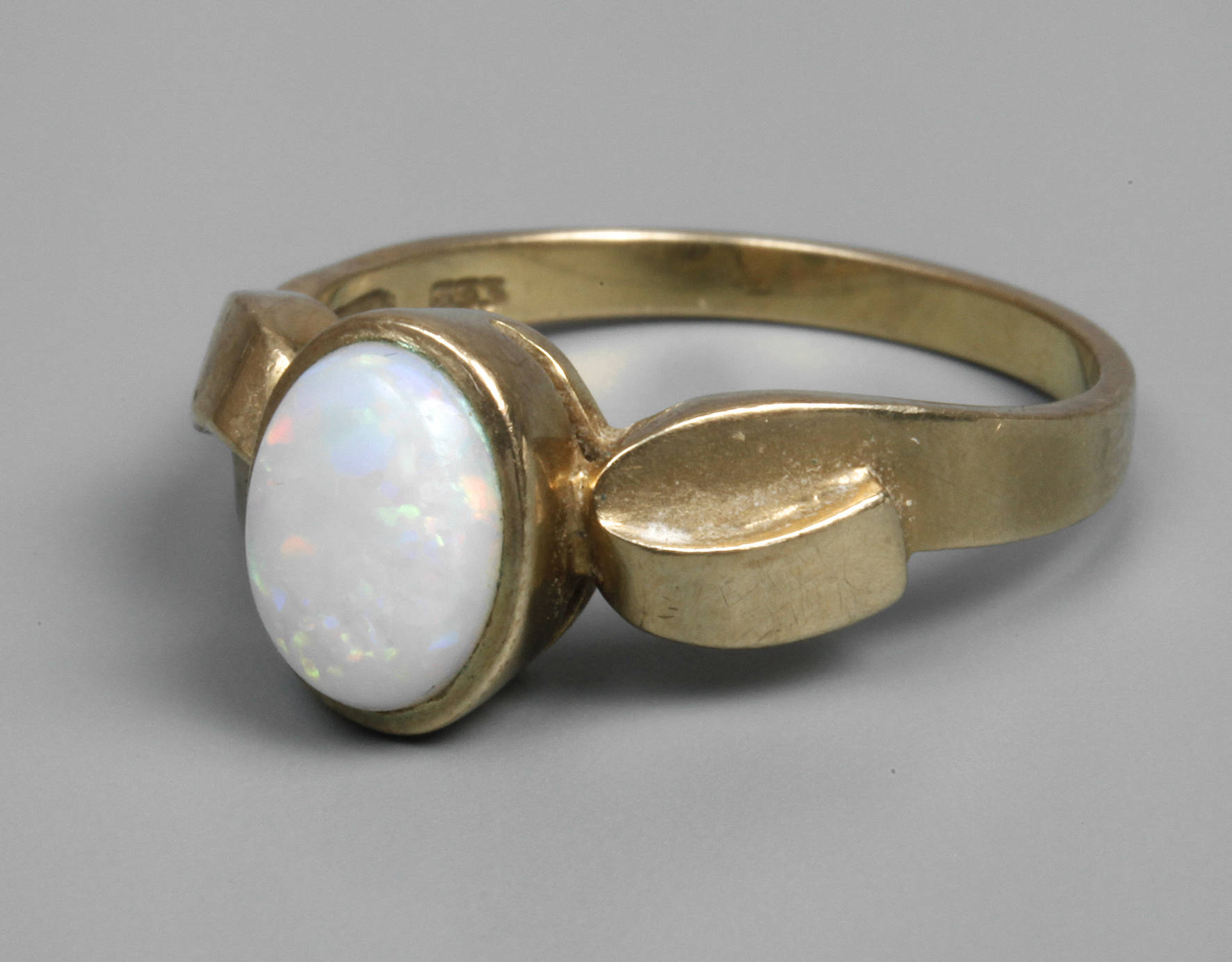 Damenring mit Edelopal