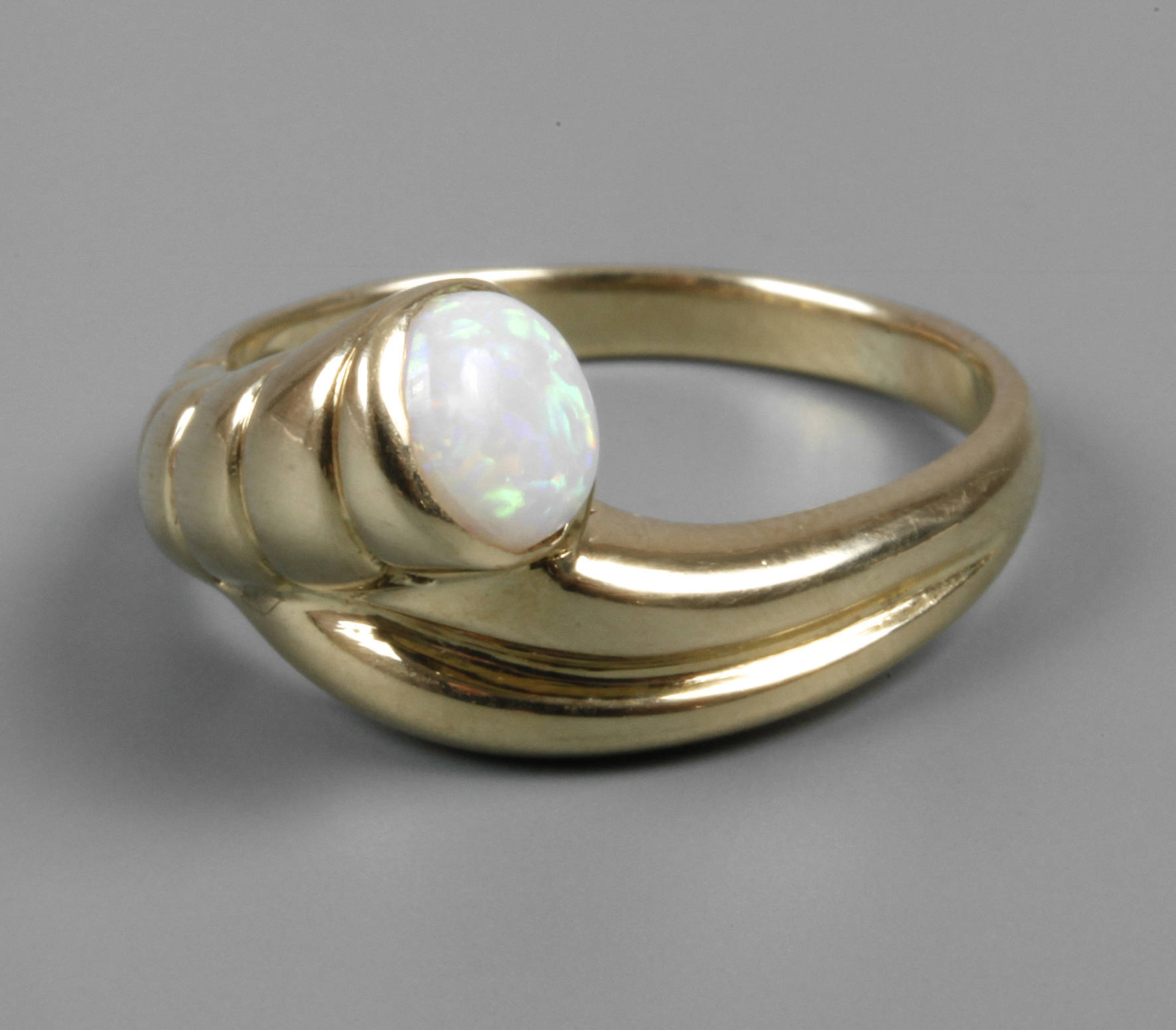 Damenring mit Edelopal