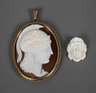 Anhänger mit Muschelcamée