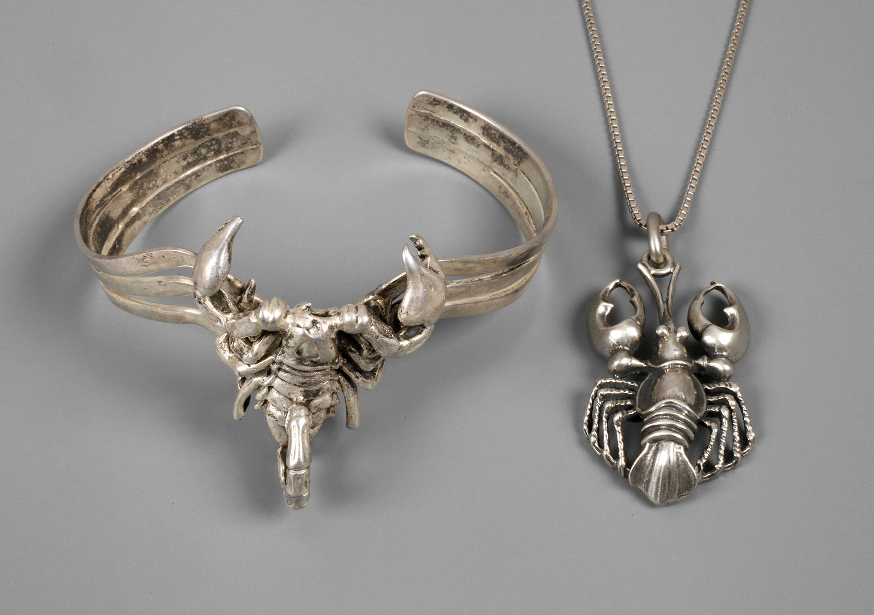 Zwei Teile Silberschmuck