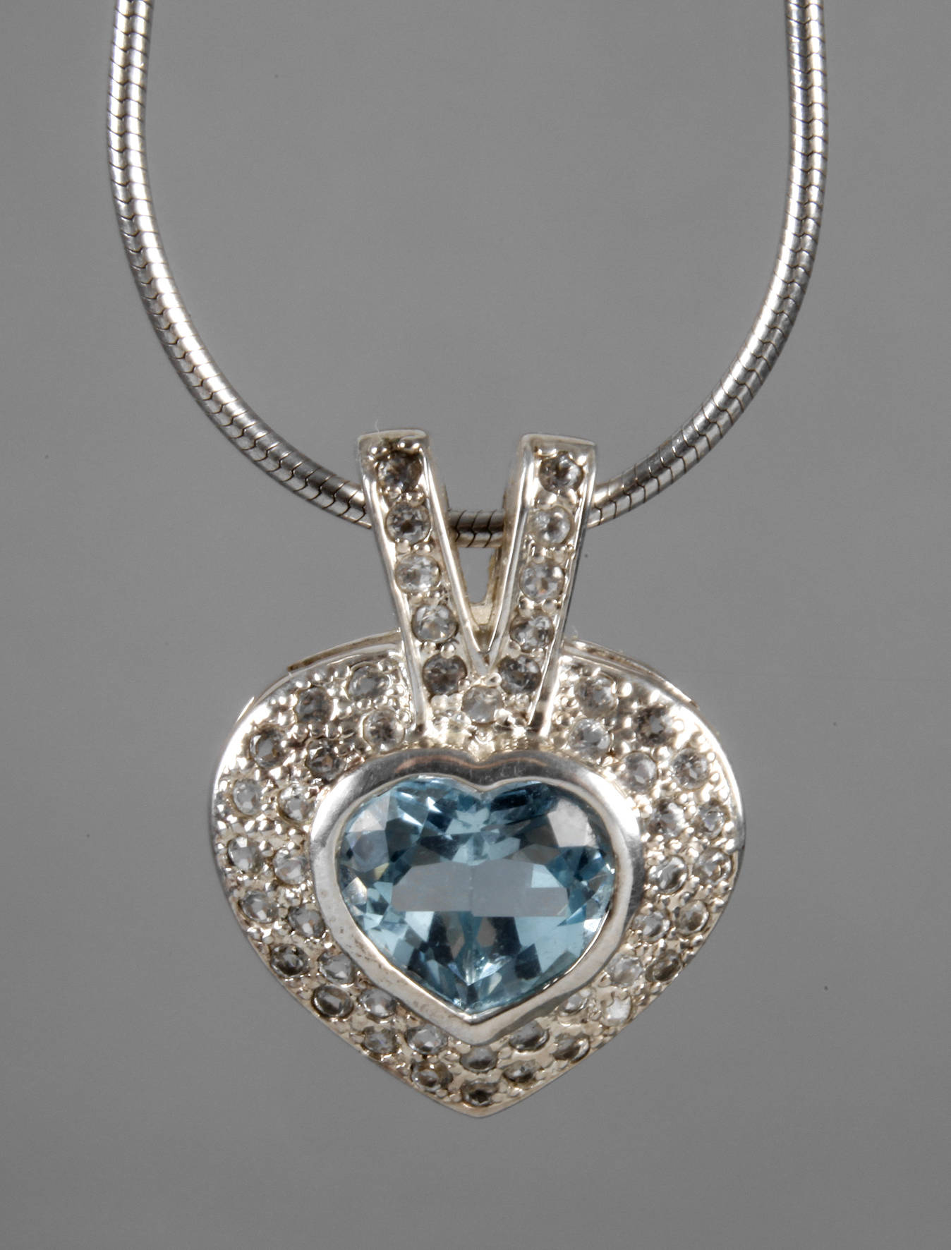 Herzanhänger mit Blautopas