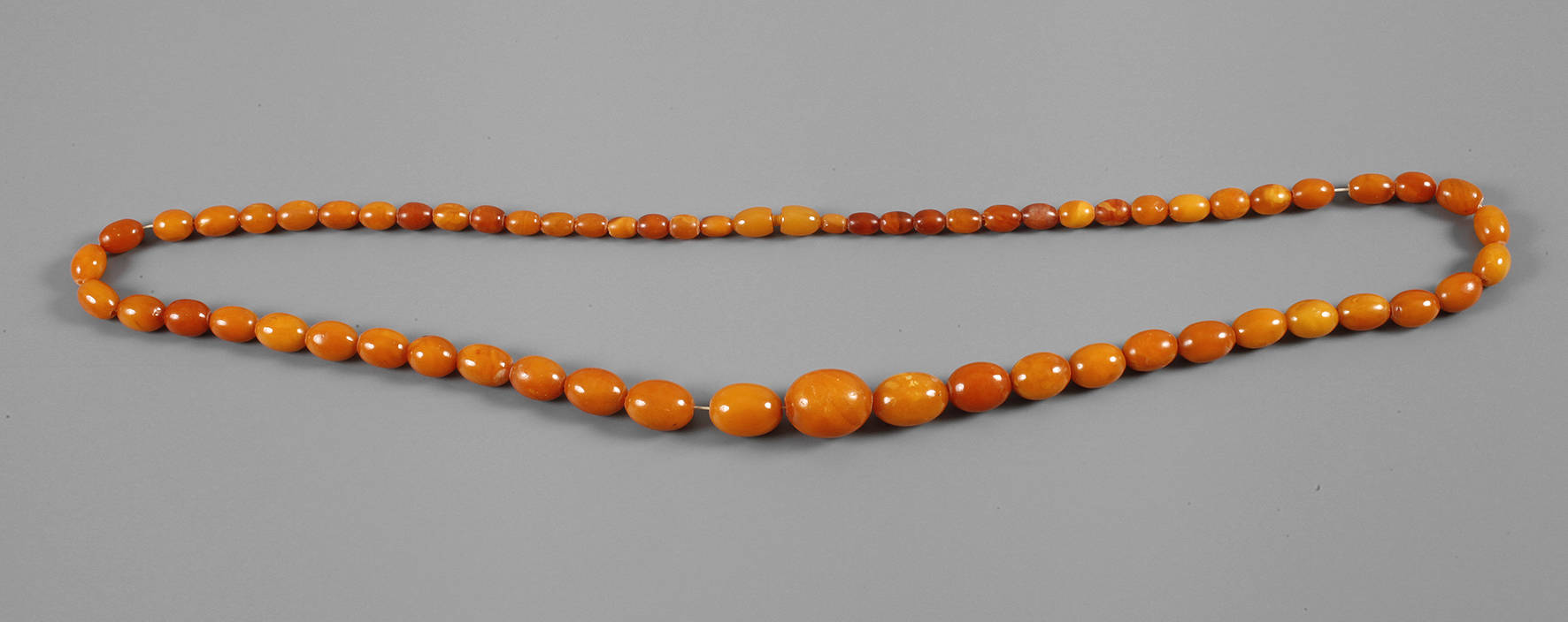 Langes Bernsteincollier