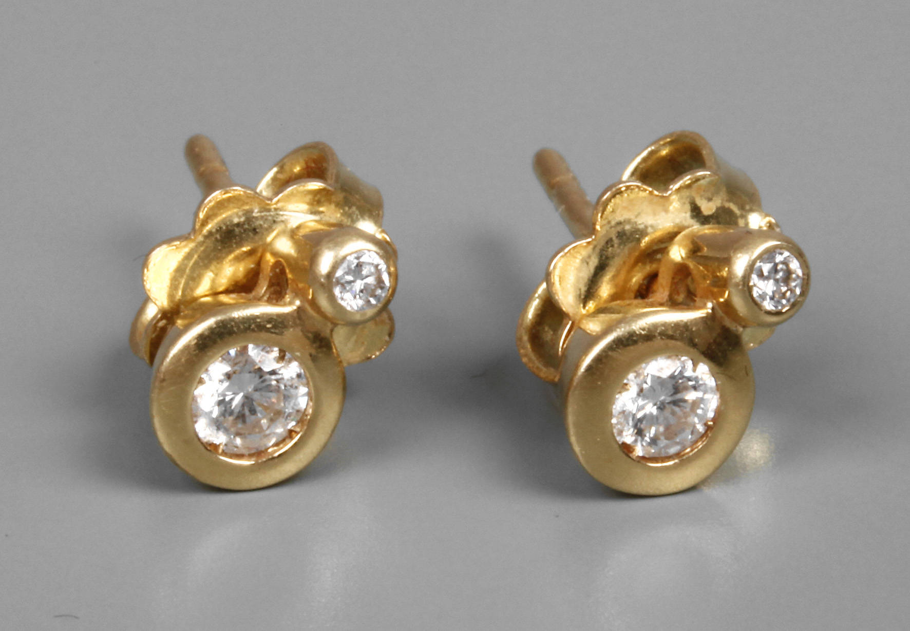 Paar Ohrringe mit Brillanten