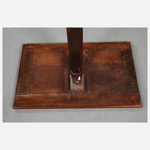 Tisch mit Architekturszene