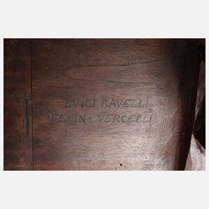 Tisch mit Architekturszene