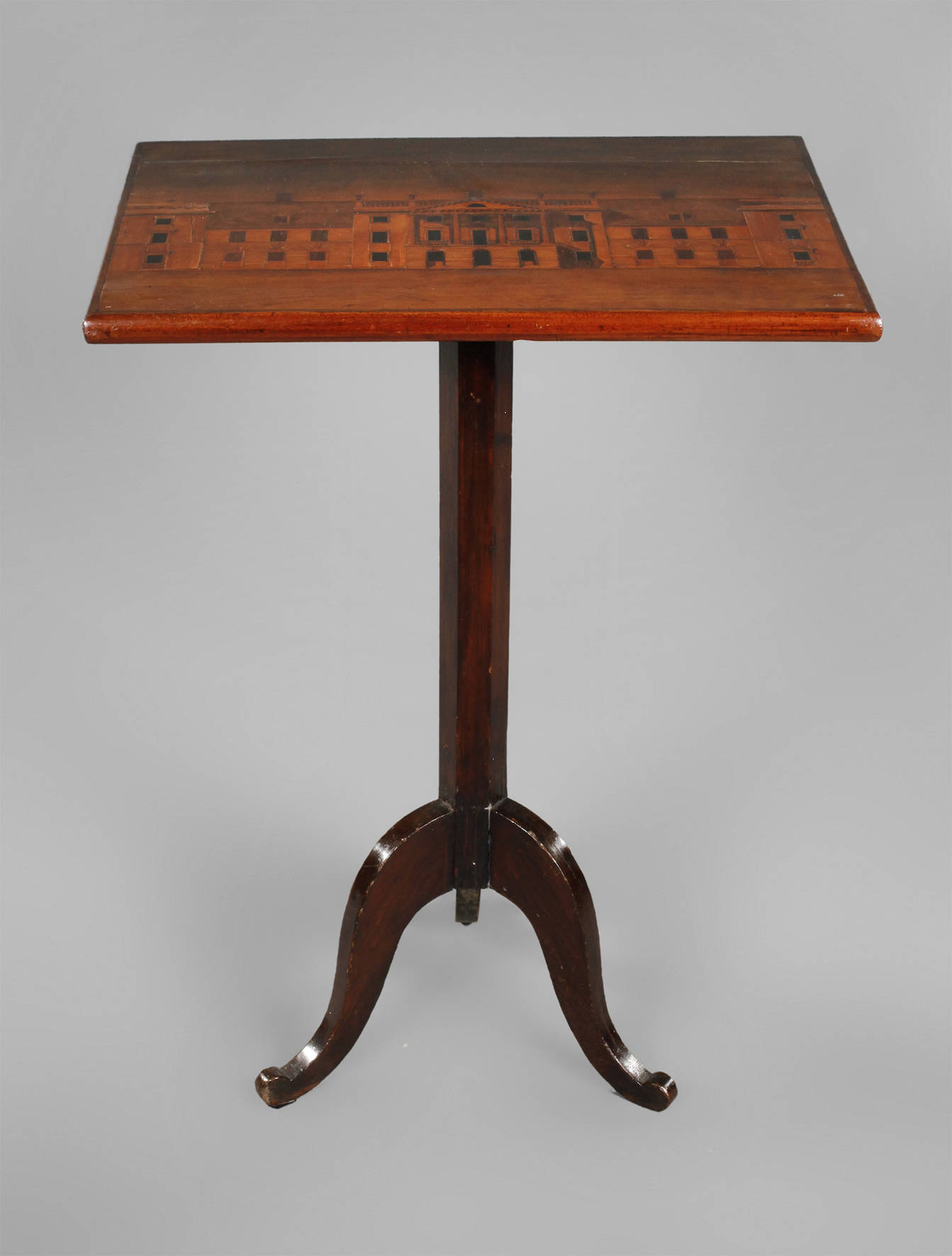 Tisch mit Architekturszene