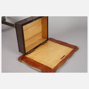 Feines Nähtischchen