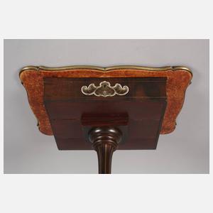 Feines Nähtischchen