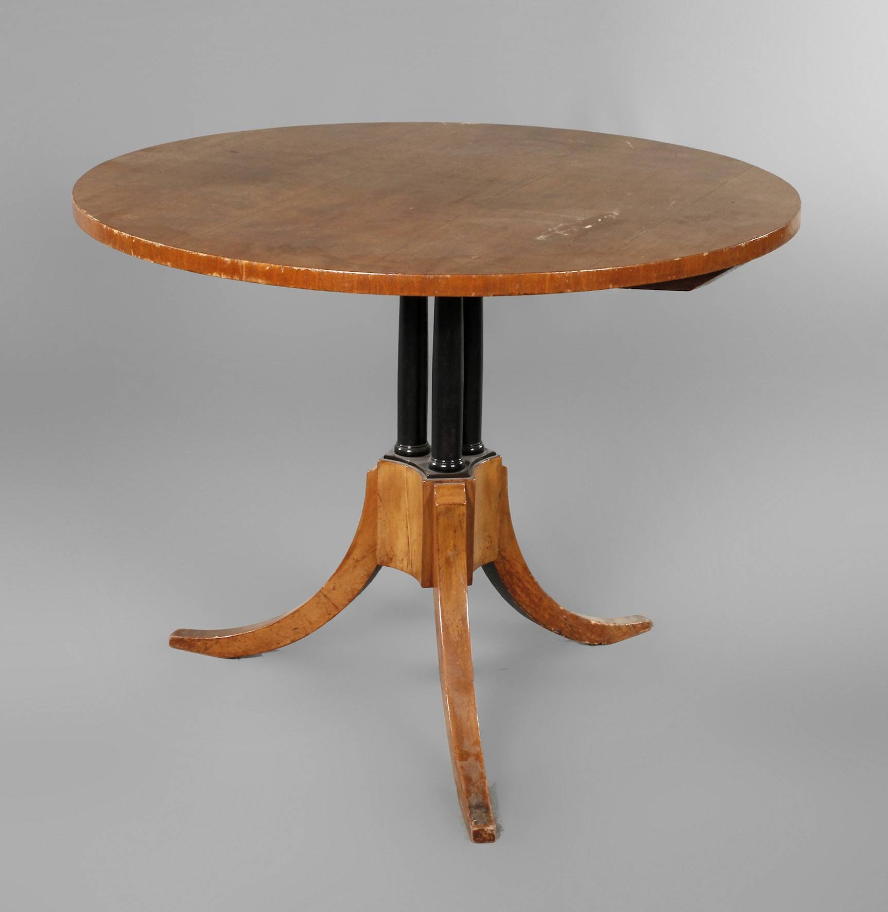 Runder Biedermeiertisch