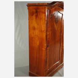 Kleider- und Wäscheschrank