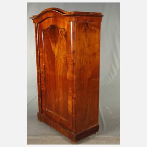 Kleider- und Wäscheschrank