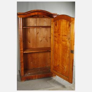 Kleider- und Wäscheschrank