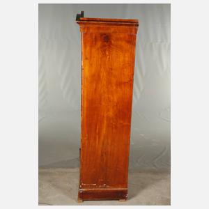 Kleider- und Wäscheschrank