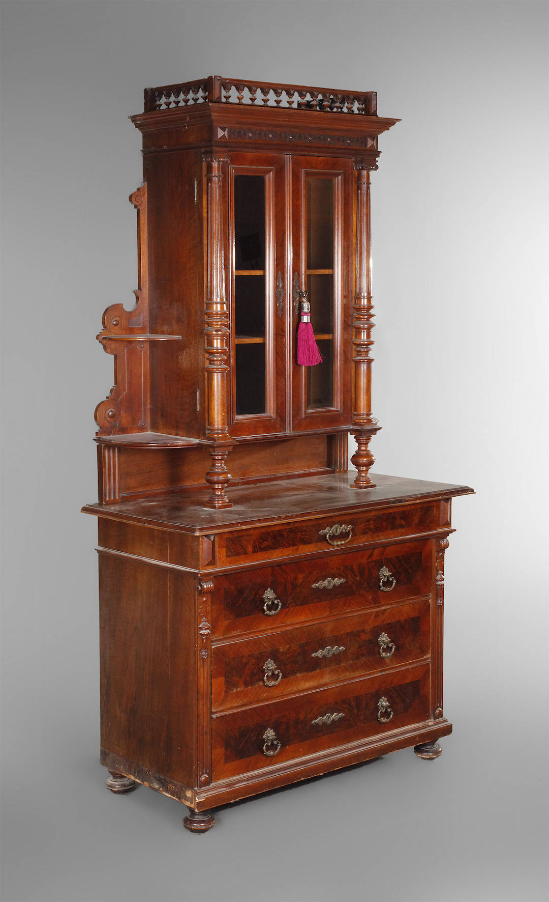 Schreibkommode mit Vitrinenaufsatz