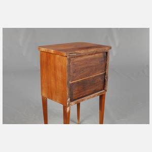 Kleine Pfeilerkommode