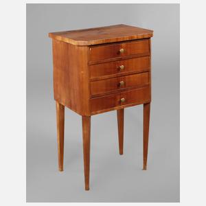 Kleine Pfeilerkommode