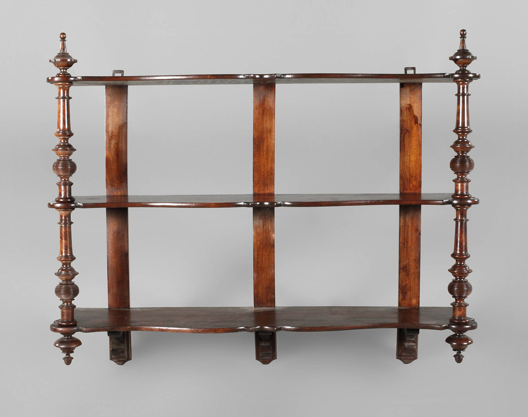 Wandregal Historismus