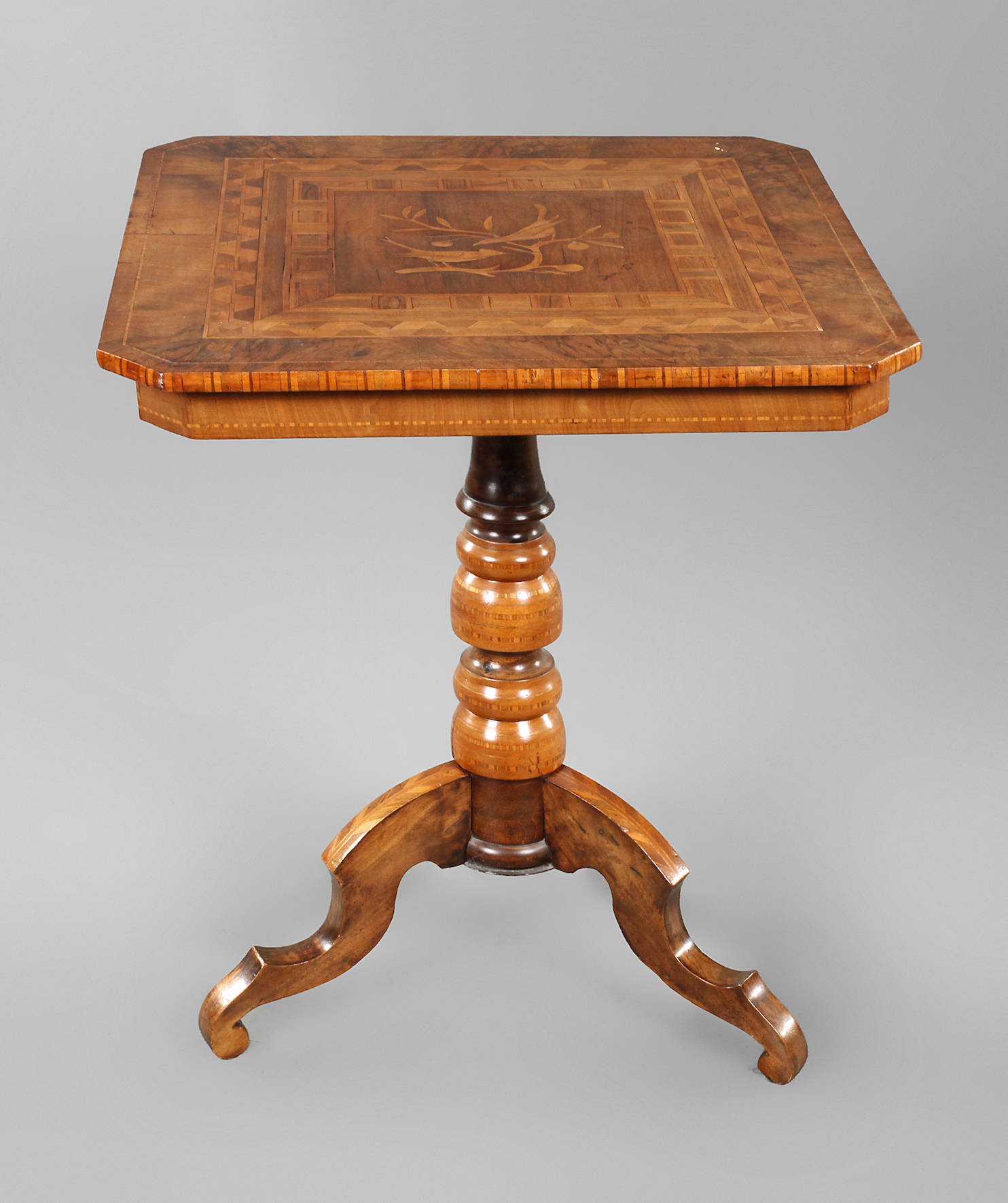 Beistelltisch mit Intarsien