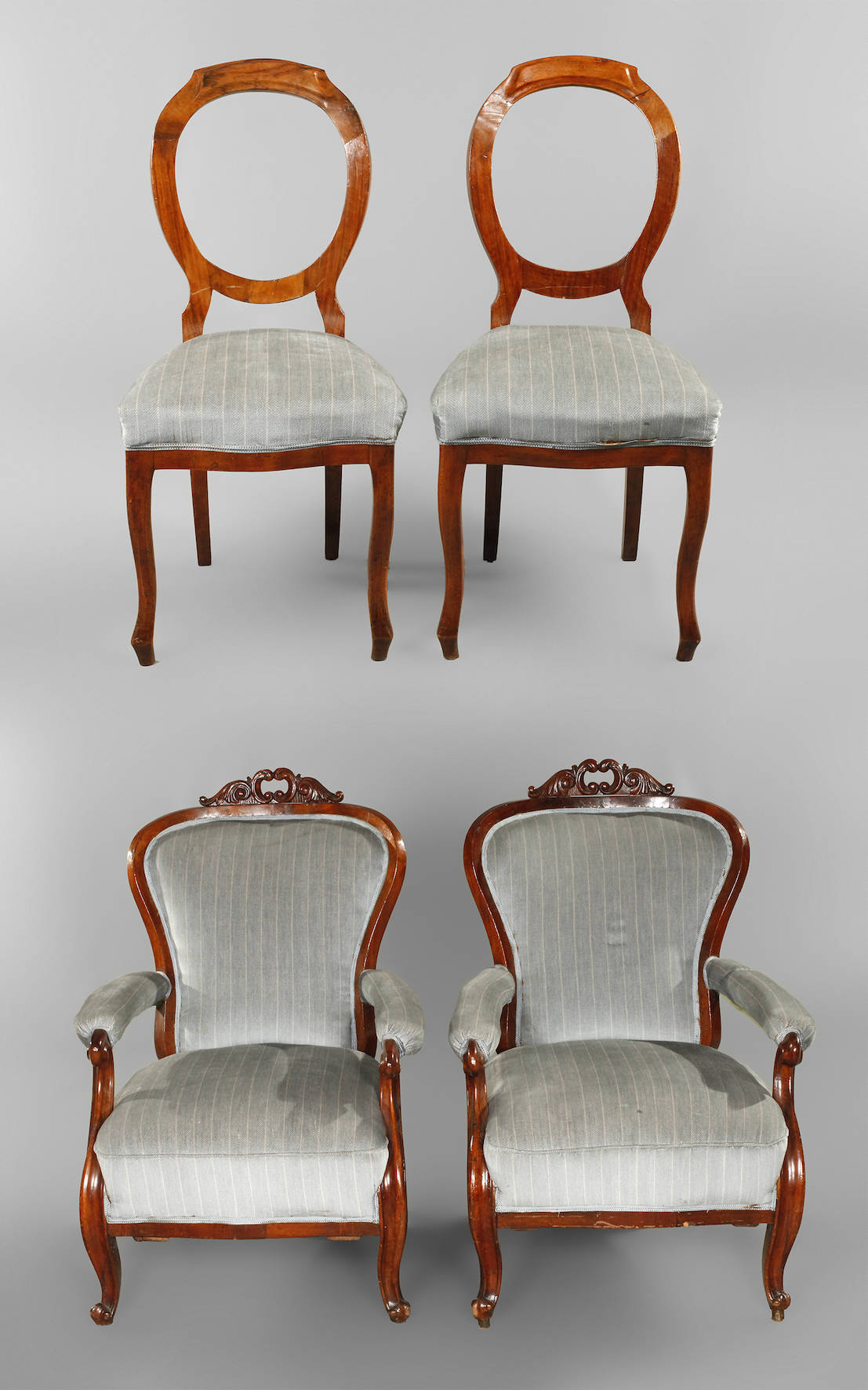 Paar Sessel und zwei Stühle