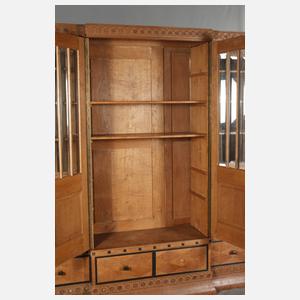 Großer Bücherschrank