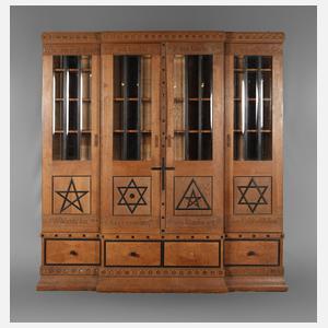 Großer Bücherschrank