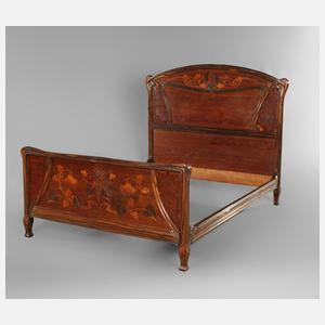 Intarsiertes Jugendstilbett