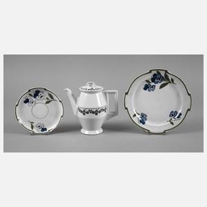 Burgau Kännchen und zwei Teller Stiefmütterchen