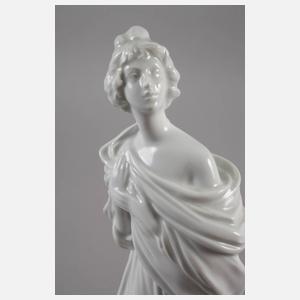 Fraureuth Frauenfigur in langem Umhang