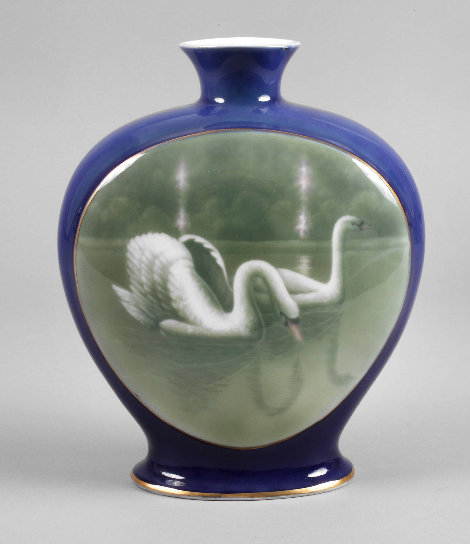 Fraureuth Vase Schwanendekor