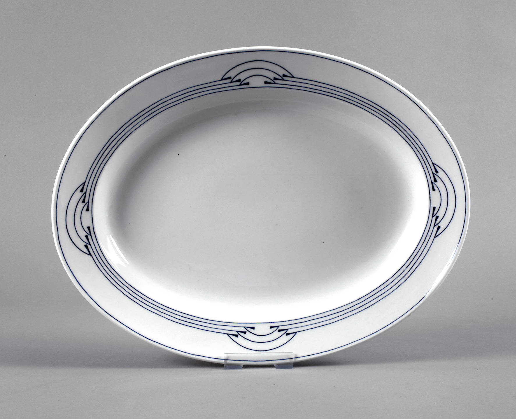 Meissen große Vorlegeplatte ”Bügelmuster”