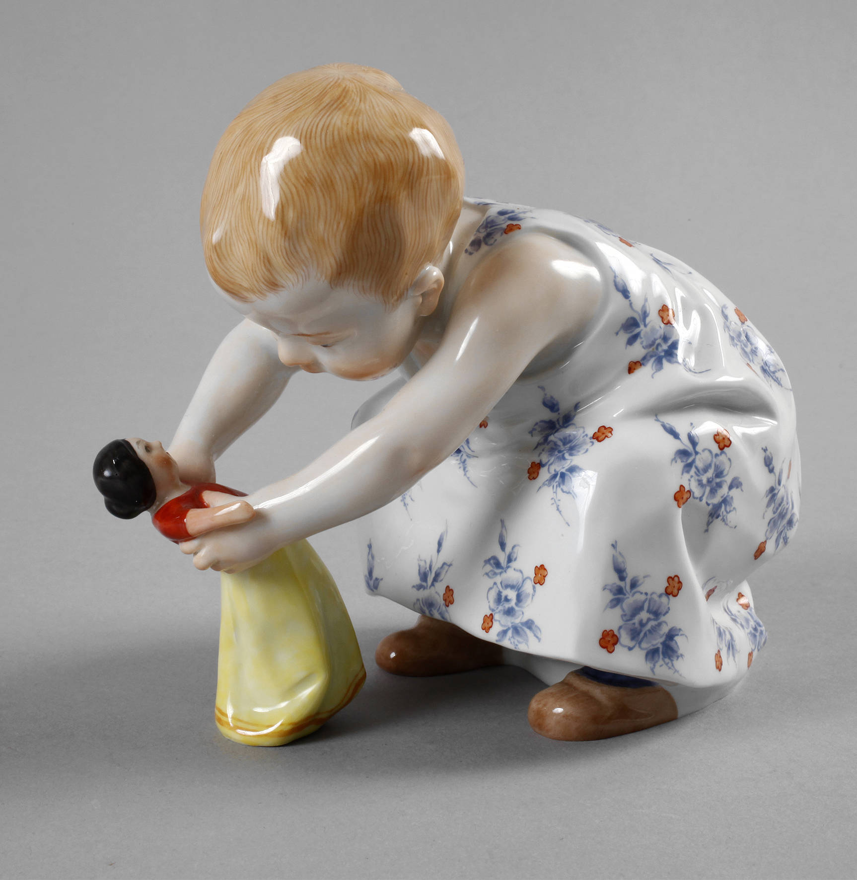 Meissen Hentschelkind Mädchen mit Puppe