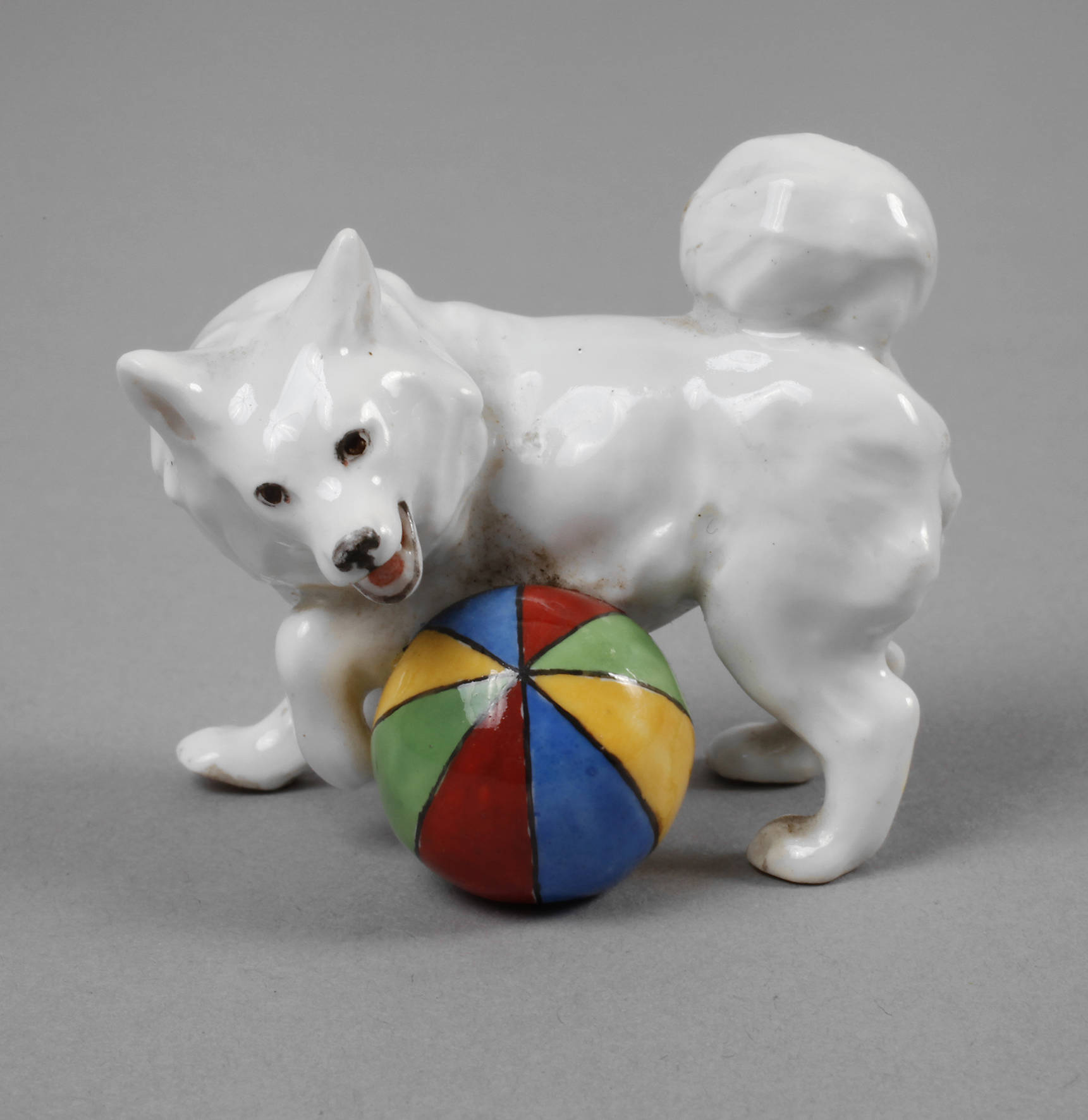 Meissen Kleiner Spitz mit Ball